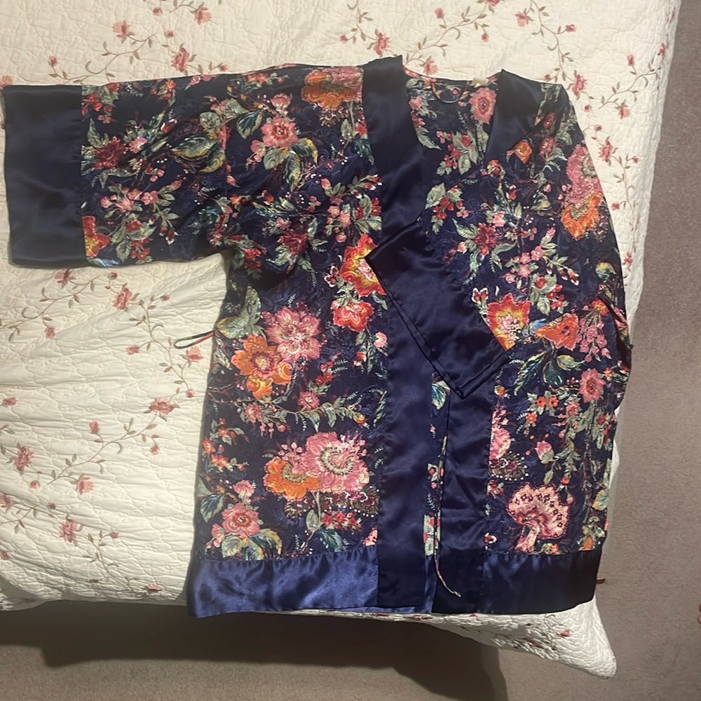 Gold tag vintage Victoria's Secret Purple Floral Printed Satin Long Kimono Robe
